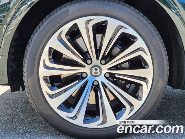 Bentley Bentayga 2025 — photo 14