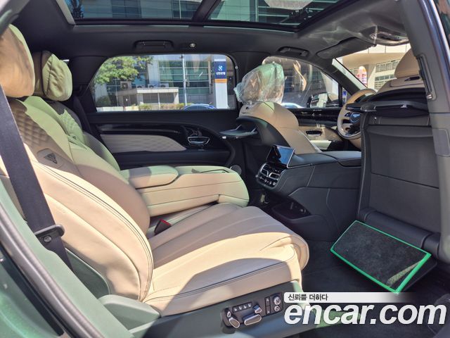 Bentley Bentayga 2025 — photo 16