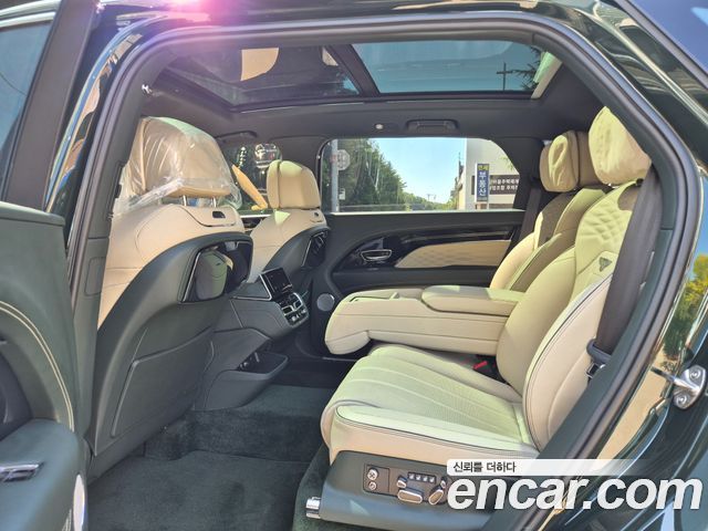 Bentley Bentayga 2025 — photo 17