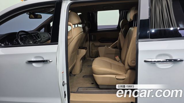 Kia Canival 2018 — photo 17