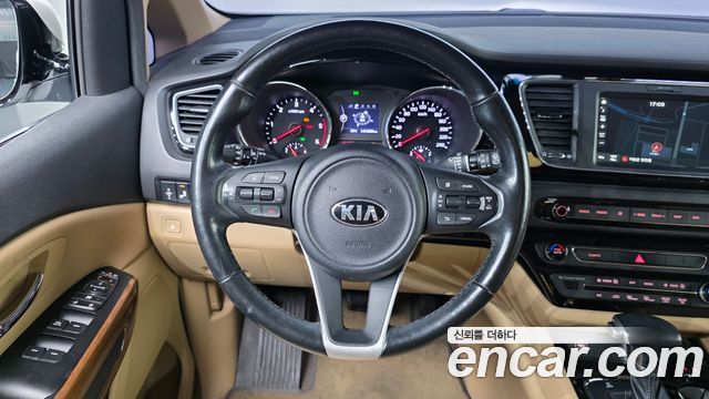 Kia Canival 2018 — photo 18