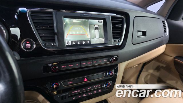 Kia Canival 2018 — photo 21