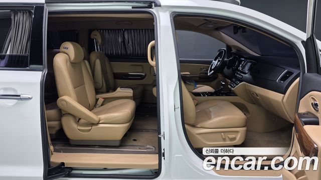 Kia Canival 2018 — photo 16