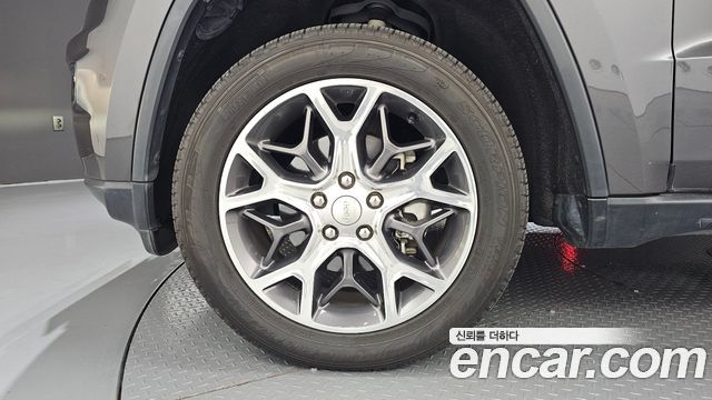 Jeep Cherokee 2019 — photo 5