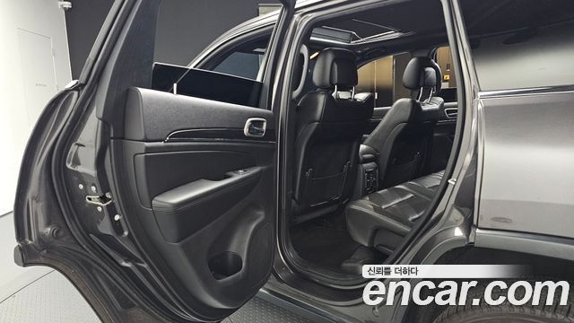 Jeep Cherokee 2019 — photo 18