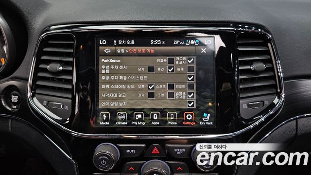 Jeep Cherokee 2019 — photo 22