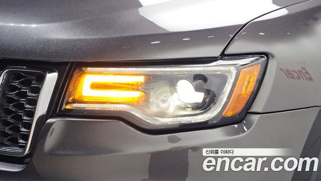Jeep Cherokee 2019 — photo 8