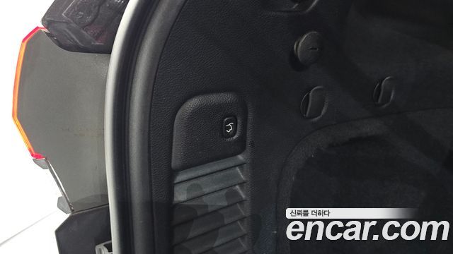Jeep Cherokee 2019 — photo 32