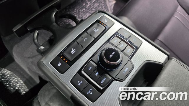 Genesis G80 2017 — photo 17