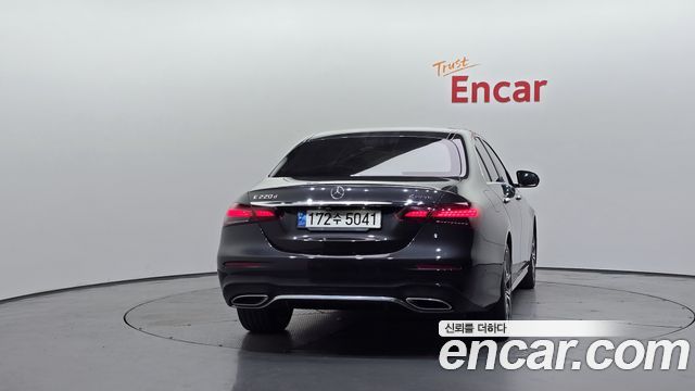 Mercedes-Benz E-Class 2021 — photo 4
