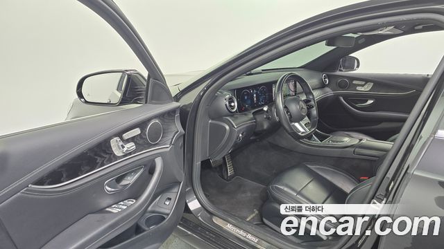 Mercedes-Benz E-Class 2021 — photo 13