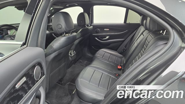 Mercedes-Benz E-Class 2021 — photo 17