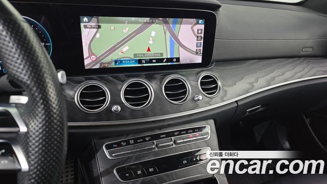 Mercedes-Benz E-Class 2021 — photo 18