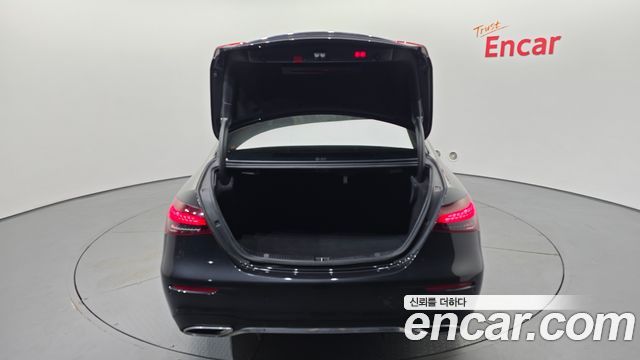 Mercedes-Benz E-Class 2021 — photo 24