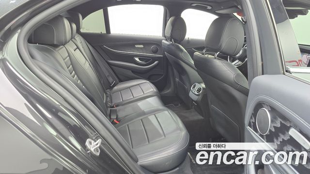 Mercedes-Benz E-Class 2021 — photo 25