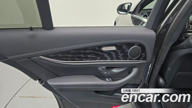Mercedes-Benz E-Class 2021 — photo 15