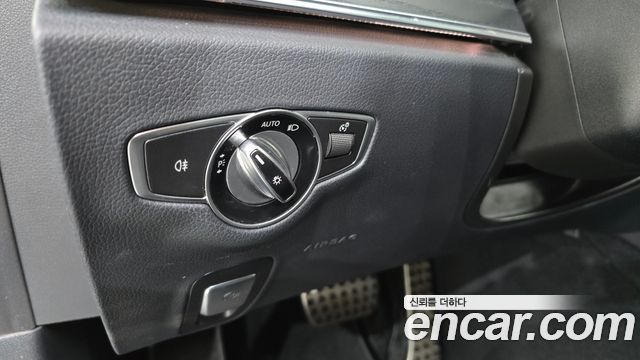 Mercedes-Benz E-Class 2021 — photo 27