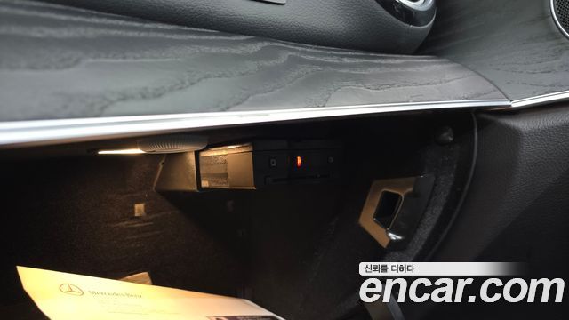 Mercedes-Benz E-Class 2021 — photo 35