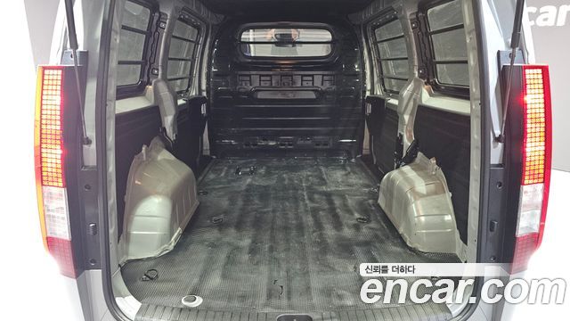 Hyundai Staria 2022 — photo 17