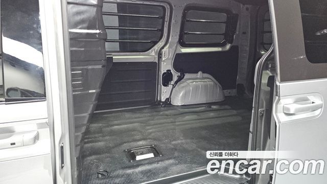Hyundai Staria 2022 — photo 16