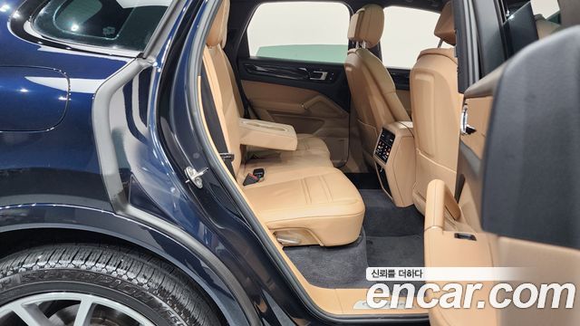 Porsche Cayenne 2020 — photo 17