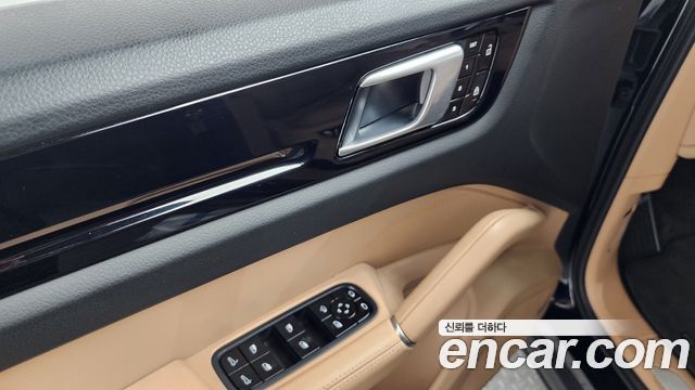Porsche Cayenne 2020 — photo 25