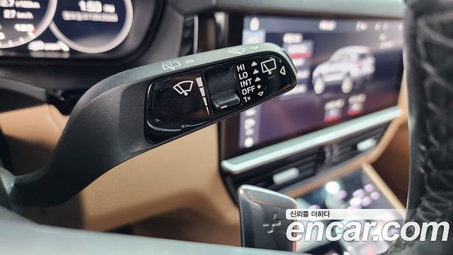 Porsche Cayenne 2020 — photo 29
