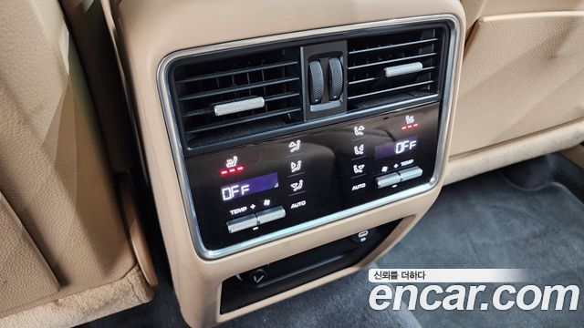 Porsche Cayenne 2020 — photo 31