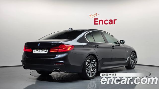BMW 5-Series 2019 — photo 2