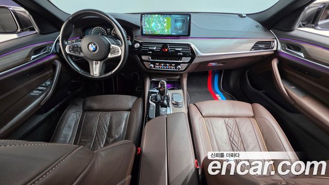 BMW 5-Series 2019 — photo 10