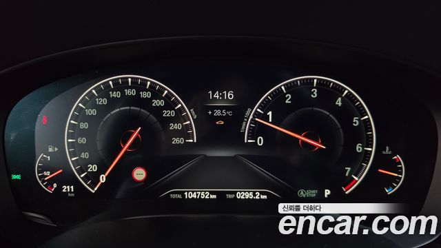 BMW 5-Series 2019 — photo 11