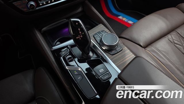 BMW 5-Series 2019 — photo 12