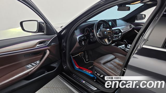 BMW 5-Series 2019 — photo 13