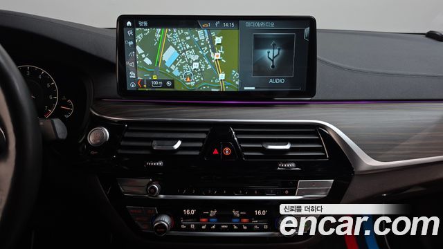 BMW 5-Series 2019 — photo 19