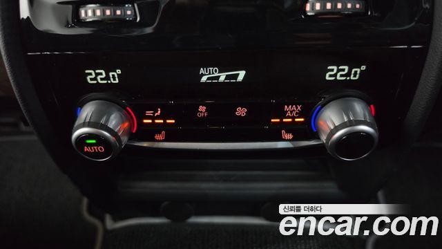 BMW 5-Series 2019 — photo 21