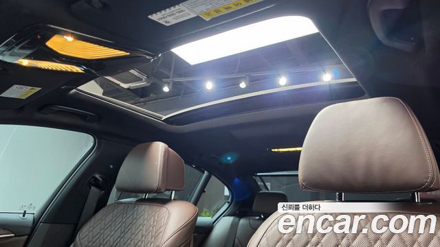 BMW 5-Series 2019 — photo 22