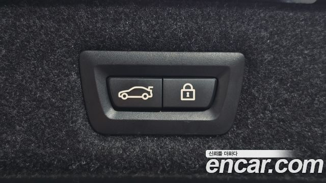 BMW 5-Series 2019 — photo 23