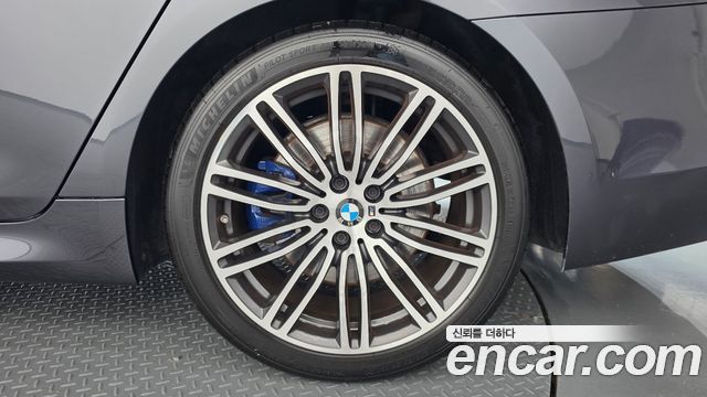 BMW 5-Series 2019 — photo 7