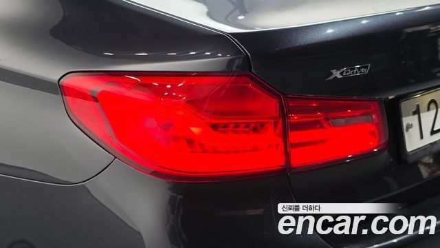 BMW 5-Series 2019 — photo 9