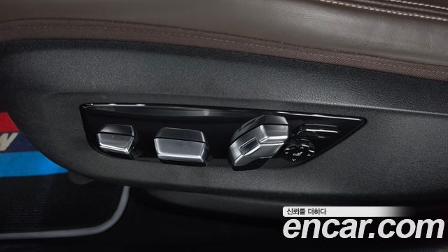BMW 5-Series 2019 — photo 31