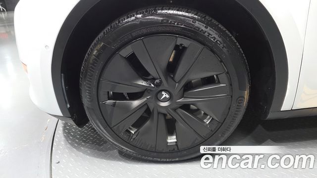 Tesla Model Y 2021 — photo 5