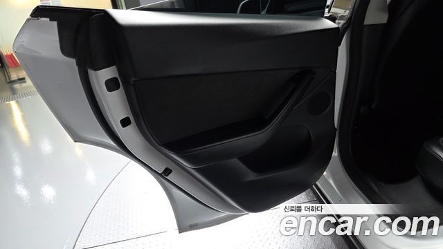 Tesla Model Y 2021 — photo 15