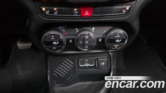 Jeep Renegade 2017 — photo 21