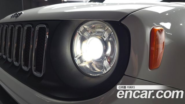 Jeep Renegade 2017 — photo 8
