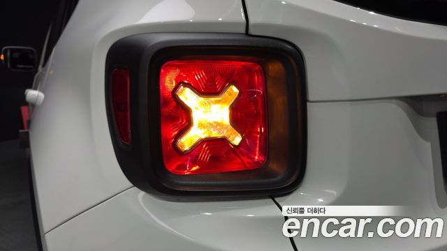 Jeep Renegade 2017 — photo 9