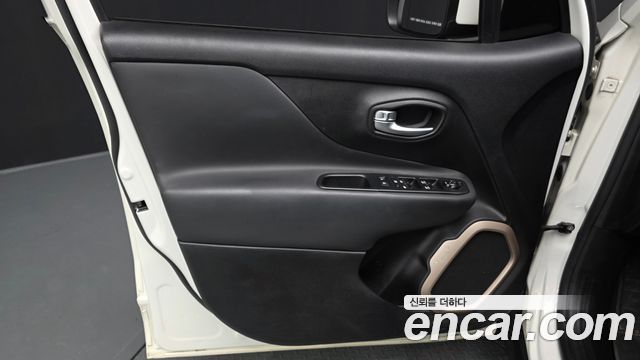 Jeep Renegade 2017 — photo 14