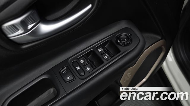 Jeep Renegade 2017 — photo 29