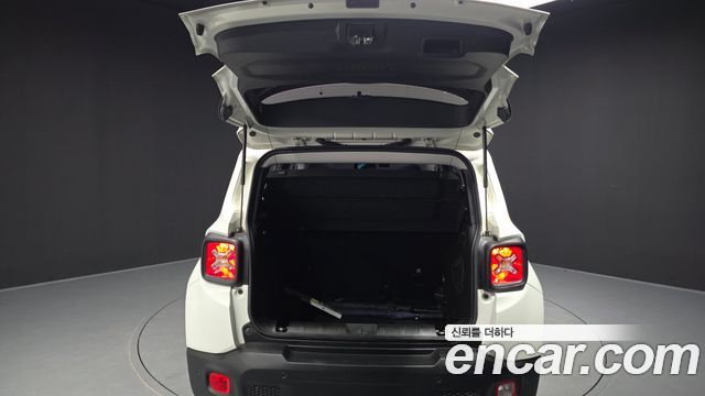 Jeep Renegade 2017 — photo 31