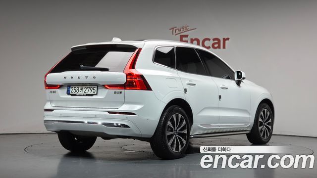 Volvo XC60 2023 — photo 2