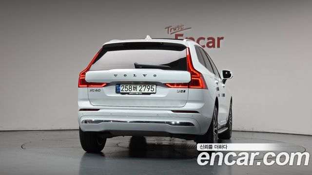 Volvo XC60 2023 — photo 4